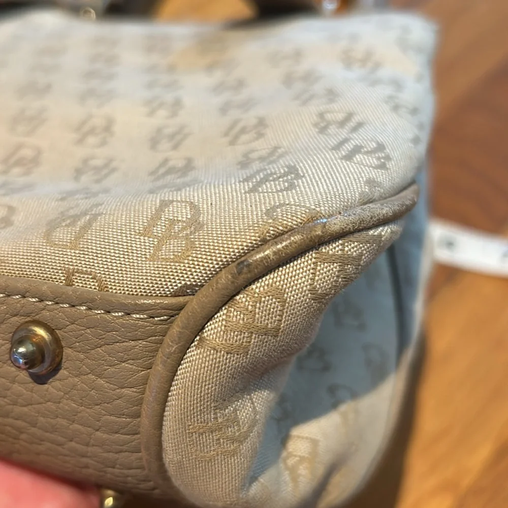 N/A elegant beige